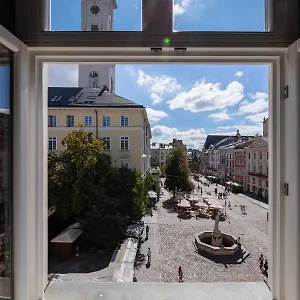 https://oysters-bubbles-gastro-hotel-rynok-square.hotelslviv.net